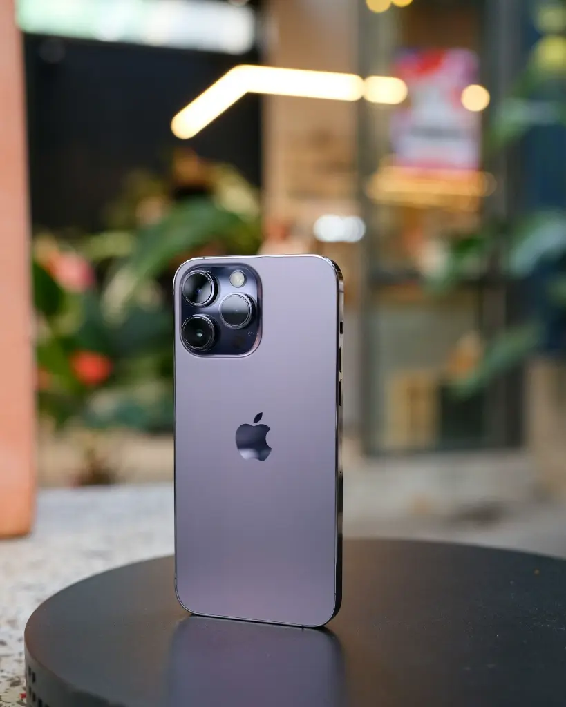 unsplash_PAUpwa_llTE_iphone 14 pro max.jpg.webp