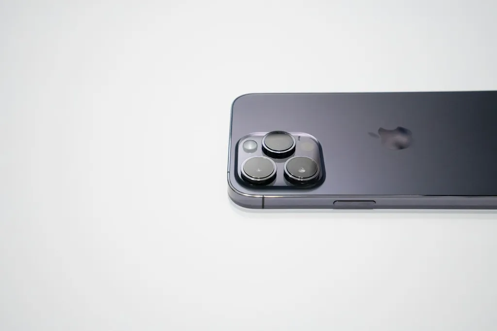 unsplash_Wo3sjw7QMhY_iphone 14 pro max.webp